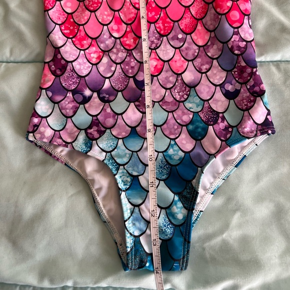 AMZadenobe Girls 1 Piece Scale Swimsuit - Picture 9 of 9